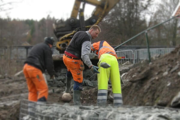 Byggbild från större projekt i Bengtsfors Bygge av gabion i Bengtsfors